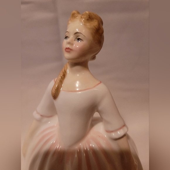 Royal Doultan Peggy Davies HN3482 - Picture 4 of 4